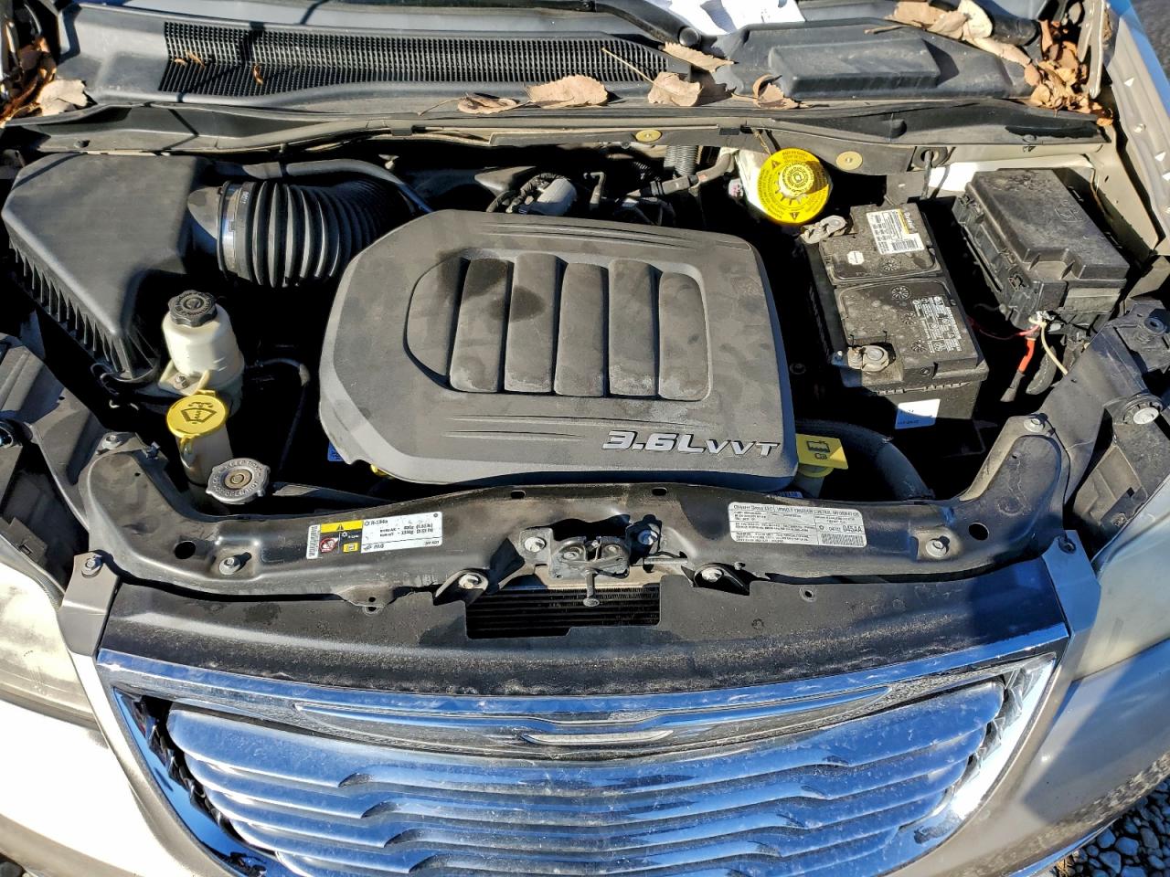 Chrysler Minivan Touring Image 7