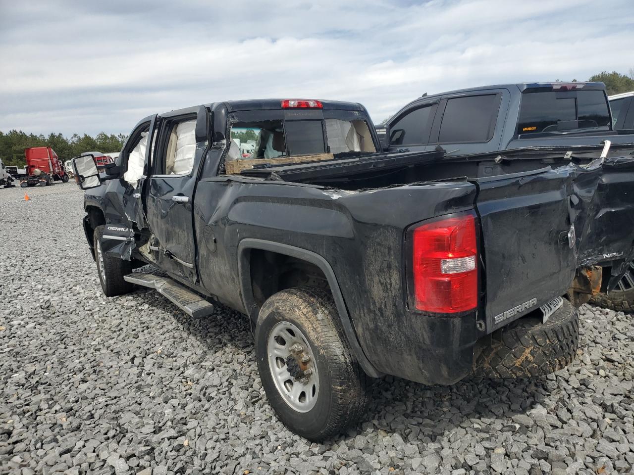 GMC Sierra K2500 Denali Image 9