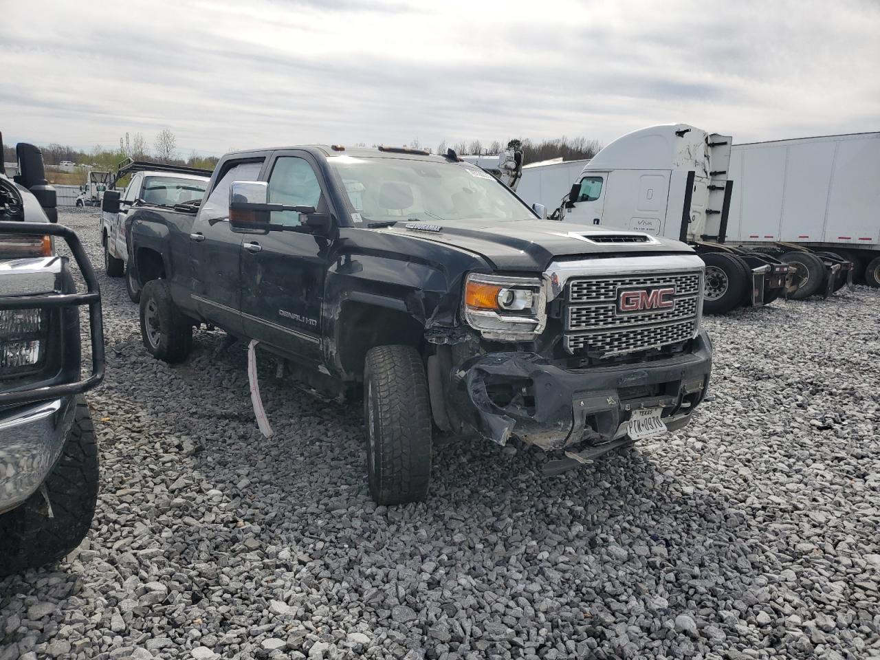 GMC Sierra K2500 Denali Image 6