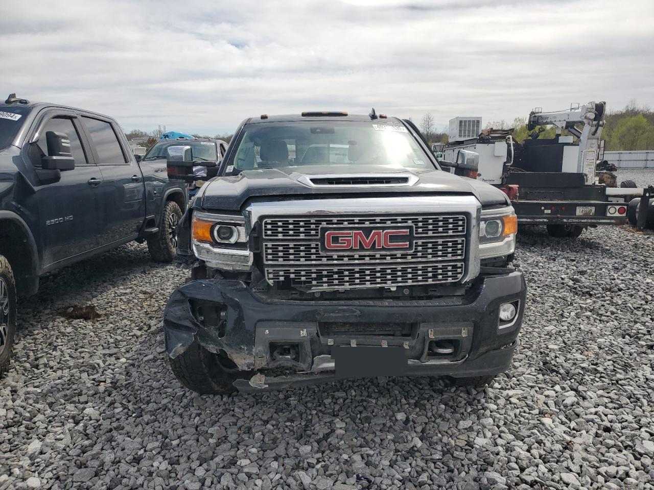 GMC Sierra K2500 Denali Image 8