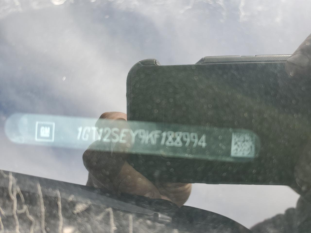 GMC Sierra K2500 Denali Image 12