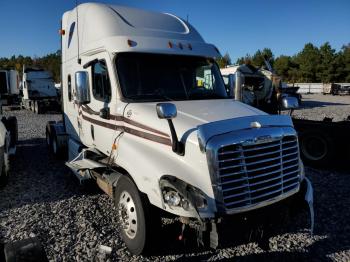  Salvage Freightliner Cascadia 1